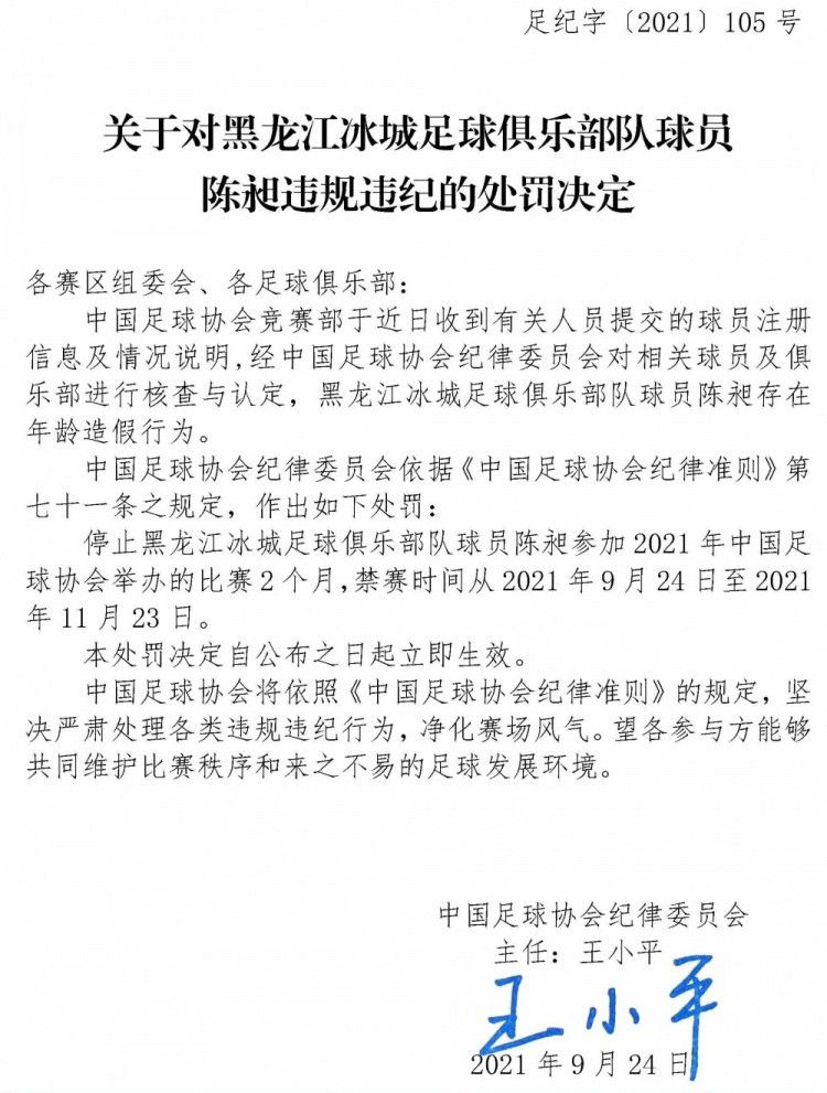 因而我们不由联想到本身：片头呈现的神就是我们的普罗米修斯，他牺牲自我缔造了人类，而人类在不竭成长的进程中，也在不竭地僭越神权，成长本身的造物（如生化人年夜卫），乃至诞下异形如许的怪胎，这是沿袭自古老先祖的摸索精力，是深入于基因暗码的聪明之光，只是一旦灾难降至，有谁来解救我们？我们是不是走得太远了？　　　　固然，即使不往切磋如许的深度剧情，《普罗米修斯》一样可以供给简纯真粹的视觉快感。